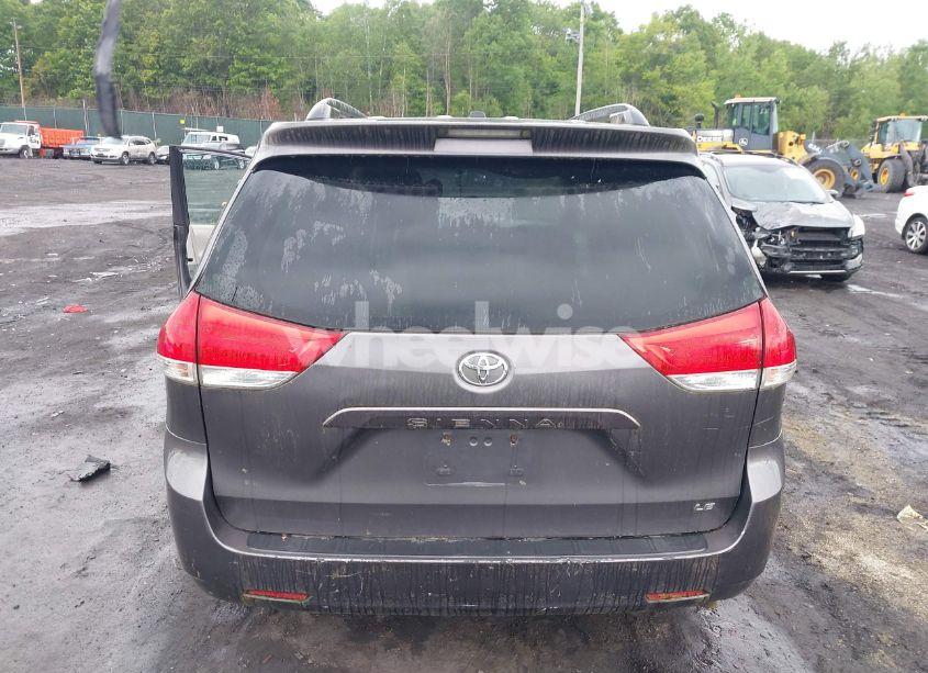 Photo 16 of 2011 Toyota Sienna LE V6 (VIN 5TDKK3DC1BS118194)