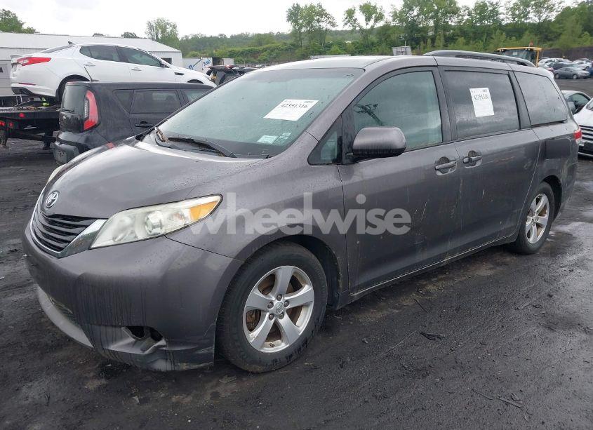 Photo 2 of 2011 Toyota Sienna LE V6 (VIN 5TDKK3DC1BS118194)