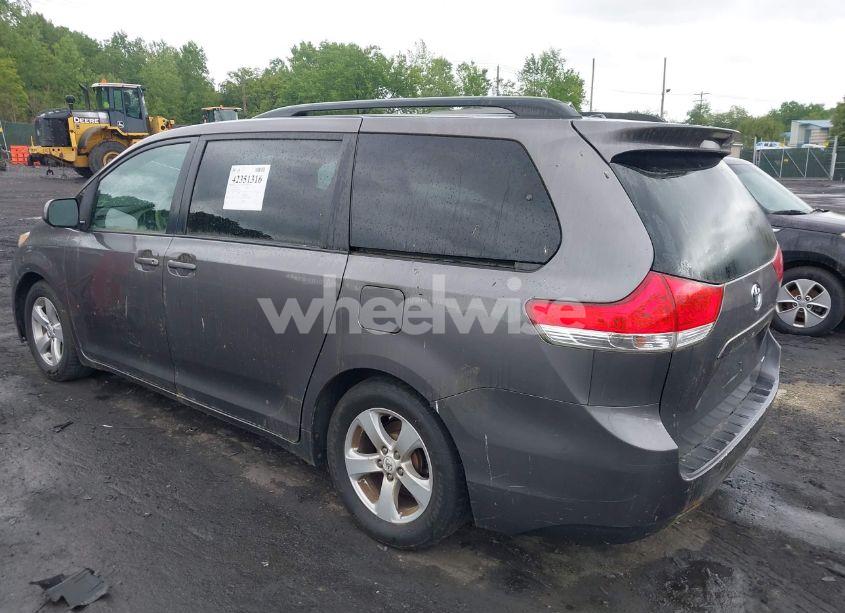 Photo 3 of 2011 Toyota Sienna LE V6 (VIN 5TDKK3DC1BS118194)