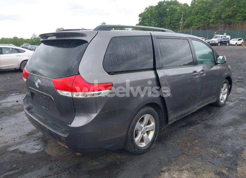 Photo 4 of 2011 Toyota Sienna LE V6 (VIN 5TDKK3DC1BS118194)
