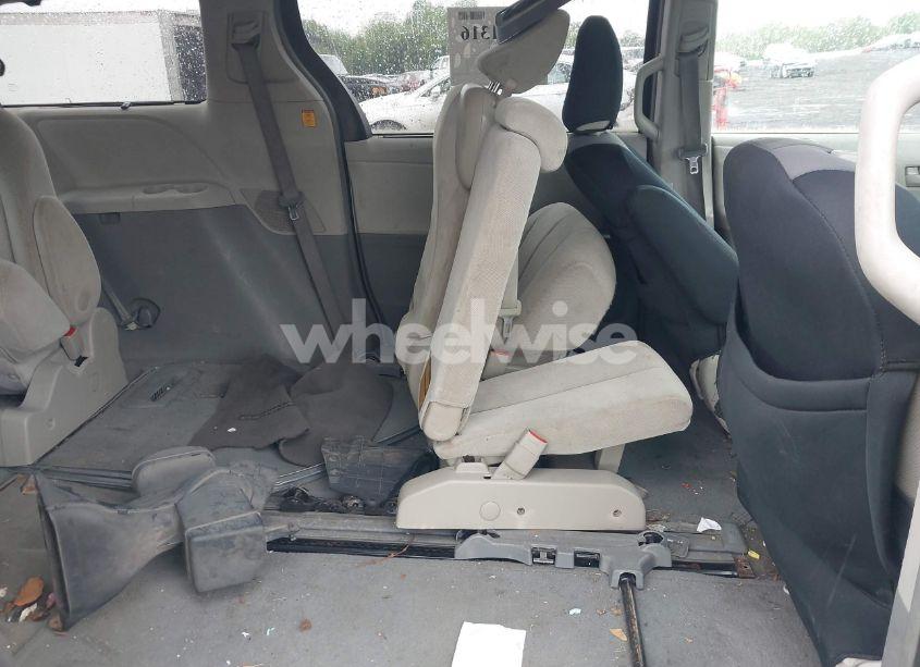 Photo 8 of 2011 Toyota Sienna LE V6 (VIN 5TDKK3DC1BS118194)