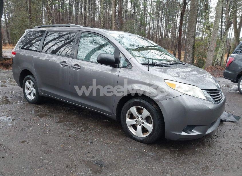 2011 Toyota Sienna LE V6 (VIN 5TDKK3DC1BS124657) main photo