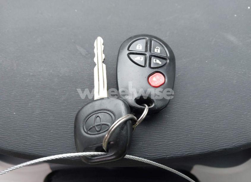 Photo 11 of 2011 Toyota Sienna LE V6 (VIN 5TDKK3DC1BS124657)