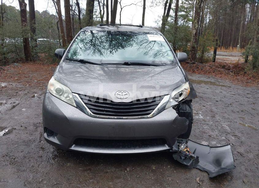 Photo 12 of 2011 Toyota Sienna LE V6 (VIN 5TDKK3DC1BS124657)