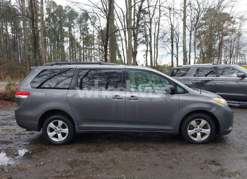 Photo 13 of 2011 Toyota Sienna LE V6 (VIN 5TDKK3DC1BS124657)