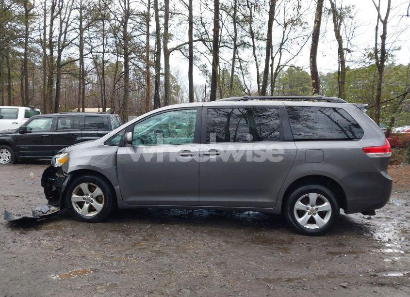 Photo 14 of 2011 Toyota Sienna LE V6 (VIN 5TDKK3DC1BS124657)