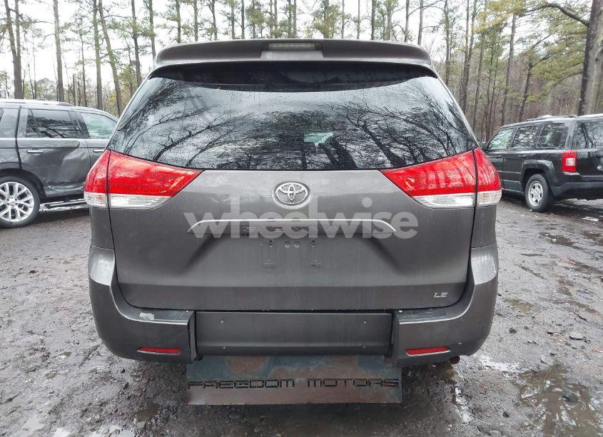 Photo 16 of 2011 Toyota Sienna LE V6 (VIN 5TDKK3DC1BS124657)