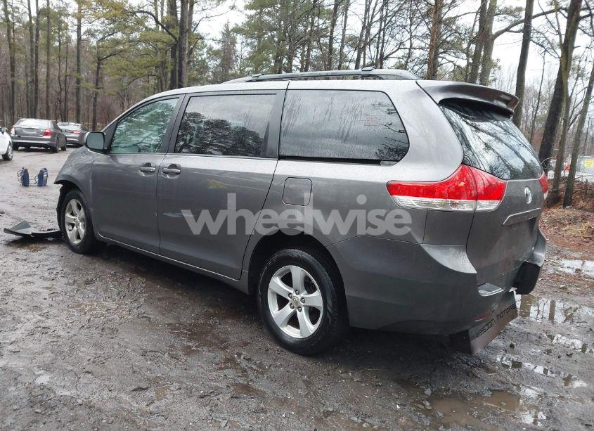 Photo 3 of 2011 Toyota Sienna LE V6 (VIN 5TDKK3DC1BS124657)