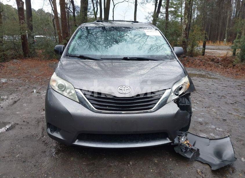 Photo 6 of 2011 Toyota Sienna LE V6 (VIN 5TDKK3DC1BS124657)