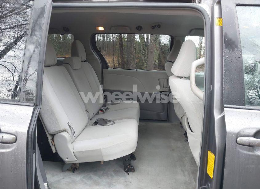 Photo 8 of 2011 Toyota Sienna LE V6 (VIN 5TDKK3DC1BS124657)