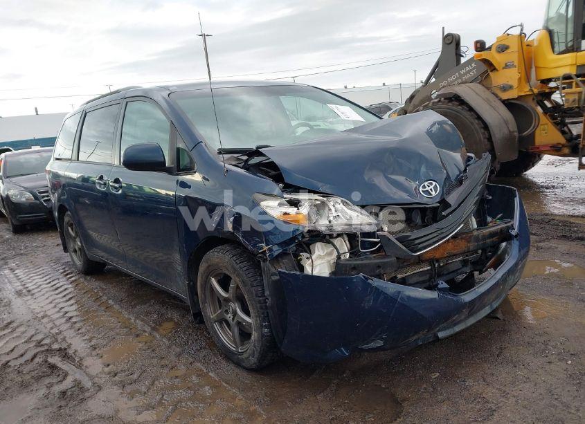 2011 Toyota Sienna LE V6 (VIN 5TDKK3DC1BS127865) main photo