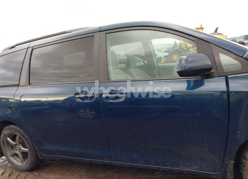 Photo 13 of 2011 Toyota Sienna LE V6 (VIN 5TDKK3DC1BS127865)