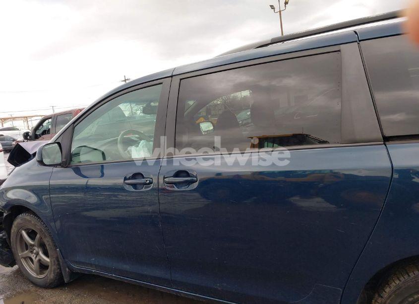 Photo 14 of 2011 Toyota Sienna LE V6 (VIN 5TDKK3DC1BS127865)