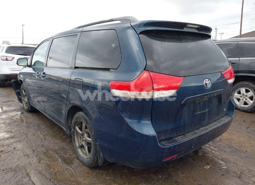 Photo 3 of 2011 Toyota Sienna LE V6 (VIN 5TDKK3DC1BS127865)