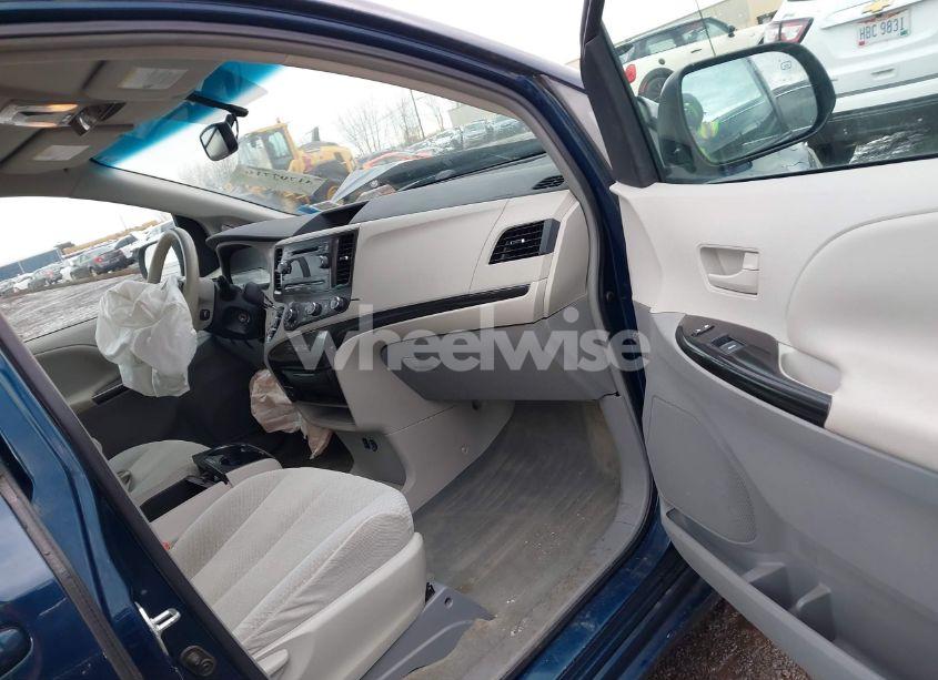 Photo 5 of 2011 Toyota Sienna LE V6 (VIN 5TDKK3DC1BS127865)