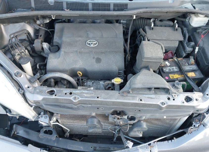 Photo 10 of 2011 Toyota Sienna LE V6 (VIN 5TDKK3DC1BS147128)