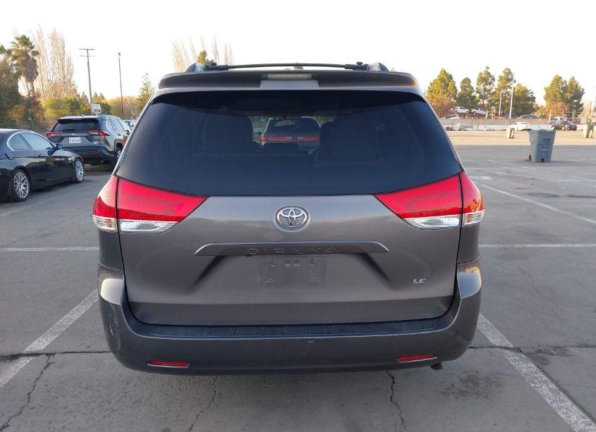 Photo 16 of 2011 Toyota Sienna LE V6 (VIN 5TDKK3DC1BS147128)