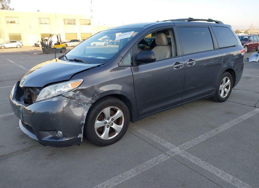 Photo 2 of 2011 Toyota Sienna LE V6 (VIN 5TDKK3DC1BS147128)