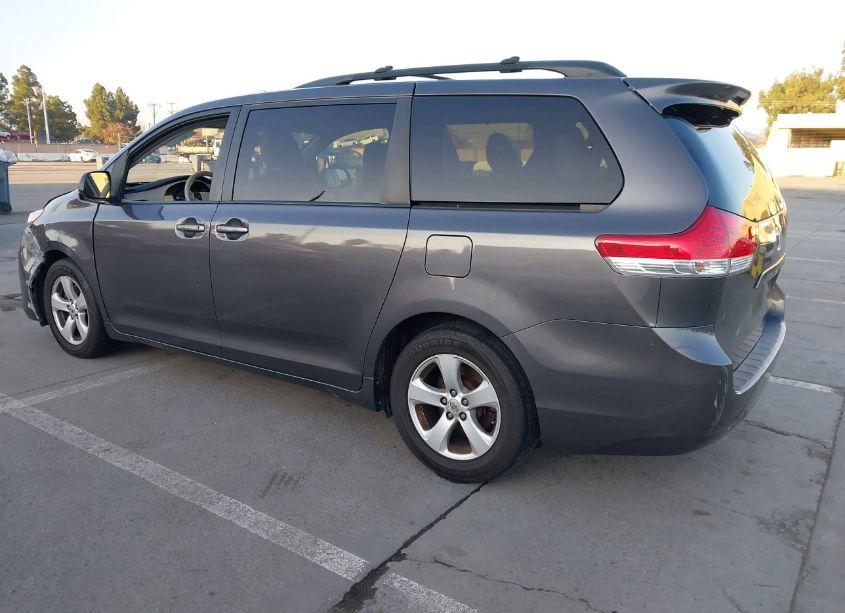 Photo 3 of 2011 Toyota Sienna LE V6 (VIN 5TDKK3DC1BS147128)