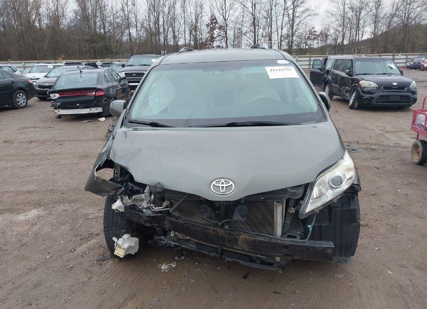 Photo 12 of 2011 Toyota Sienna LE V6 (VIN 5TDKK3DC1BS159375)