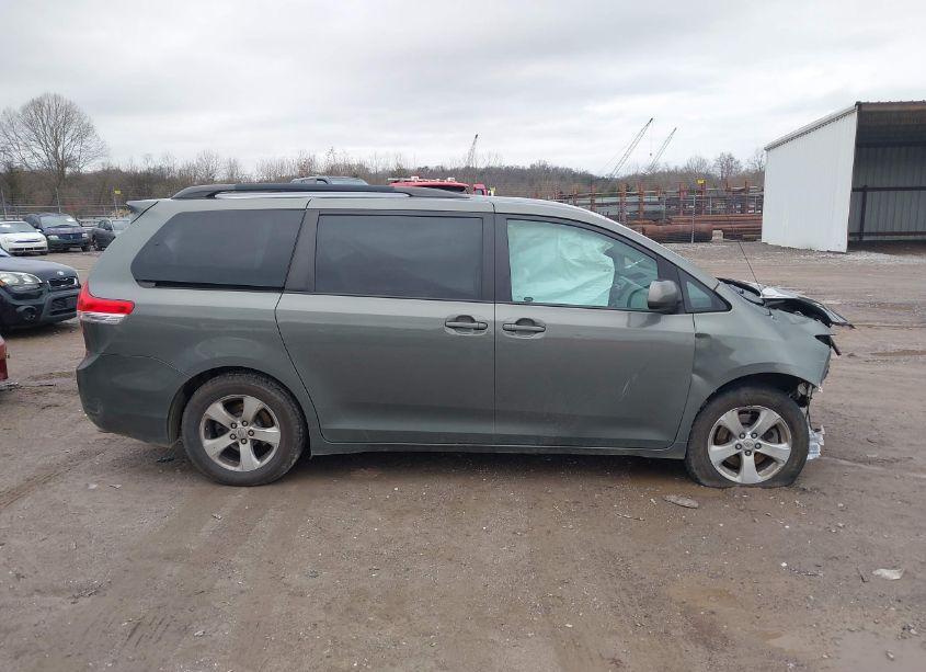 Photo 13 of 2011 Toyota Sienna LE V6 (VIN 5TDKK3DC1BS159375)