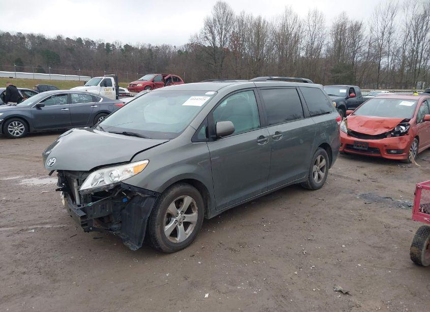 Photo 2 of 2011 Toyota Sienna LE V6 (VIN 5TDKK3DC1BS159375)
