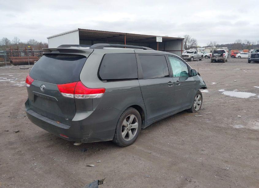 Photo 4 of 2011 Toyota Sienna LE V6 (VIN 5TDKK3DC1BS159375)