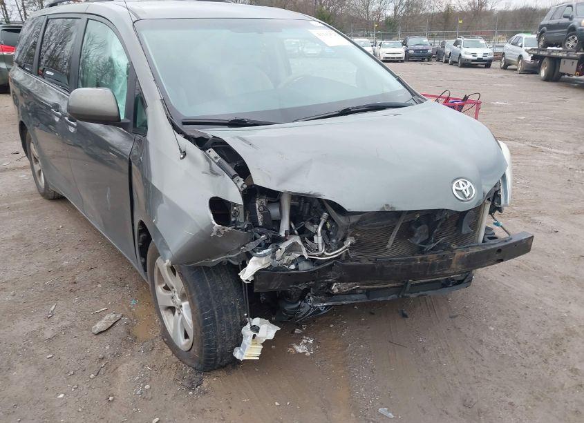 Photo 6 of 2011 Toyota Sienna LE V6 (VIN 5TDKK3DC1BS159375)