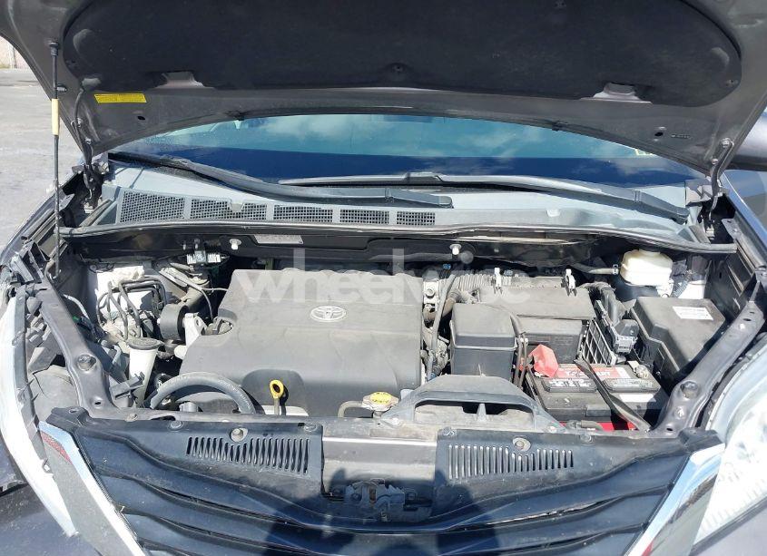 Photo 10 of 2011 Toyota Sienna LE V6 (VIN 5TDKK3DC1BS164138)