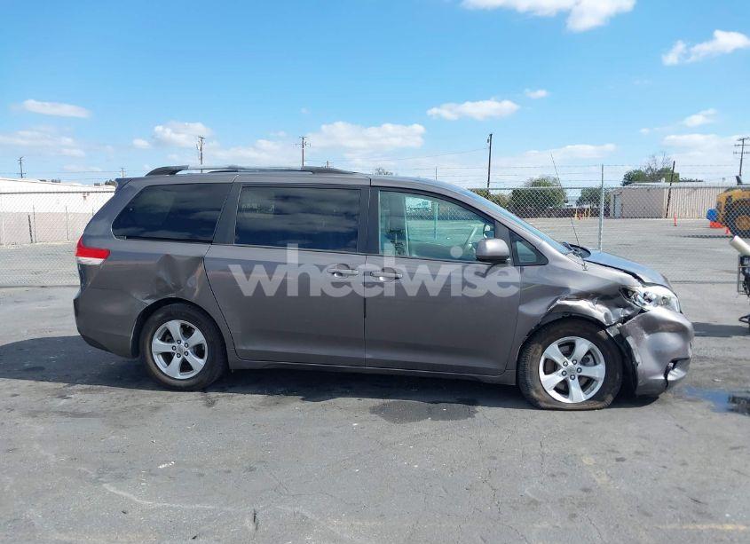 Photo 13 of 2011 Toyota Sienna LE V6 (VIN 5TDKK3DC1BS164138)