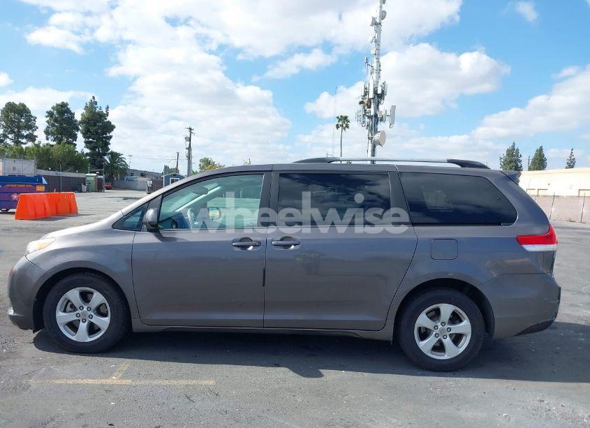 Photo 14 of 2011 Toyota Sienna LE V6 (VIN 5TDKK3DC1BS164138)