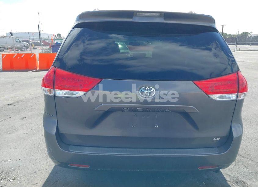 Photo 16 of 2011 Toyota Sienna LE V6 (VIN 5TDKK3DC1BS164138)