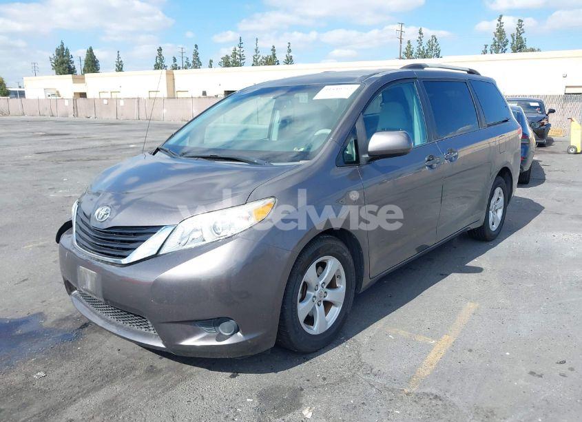 Photo 2 of 2011 Toyota Sienna LE V6 (VIN 5TDKK3DC1BS164138)