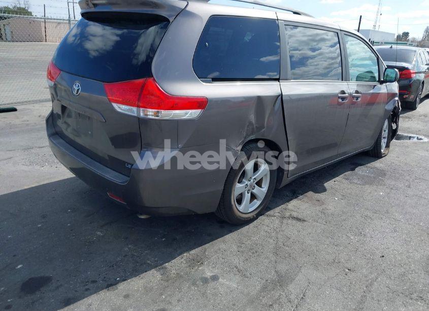 Photo 4 of 2011 Toyota Sienna LE V6 (VIN 5TDKK3DC1BS164138)