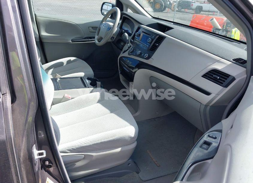 Photo 5 of 2011 Toyota Sienna LE V6 (VIN 5TDKK3DC1BS164138)