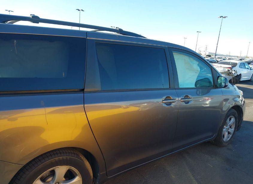 Photo 13 of 2012 Toyota Sienna LE V6 8 PASSENGER (VIN 5TDKK3DC1CS178431)