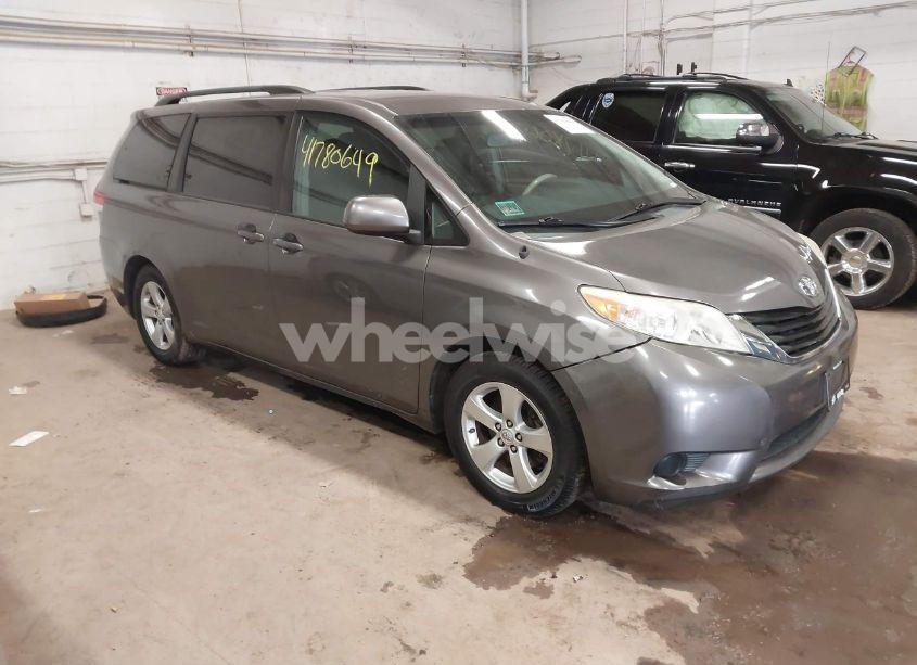 2012 Toyota Sienna LE V6 8 PASSENGER (VIN 5TDKK3DC1CS206390) main photo