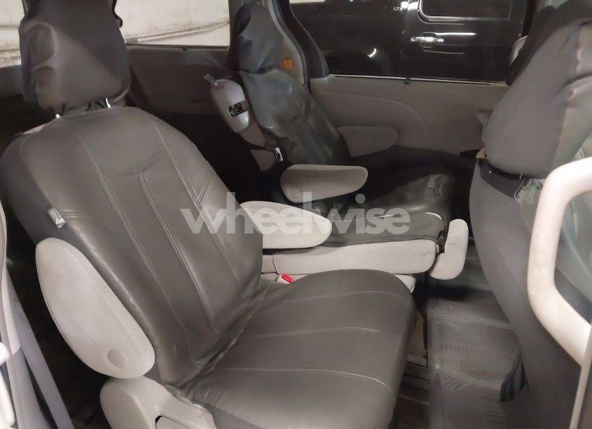 Photo 8 of 2012 Toyota Sienna LE V6 8 PASSENGER (VIN 5TDKK3DC1CS206390)