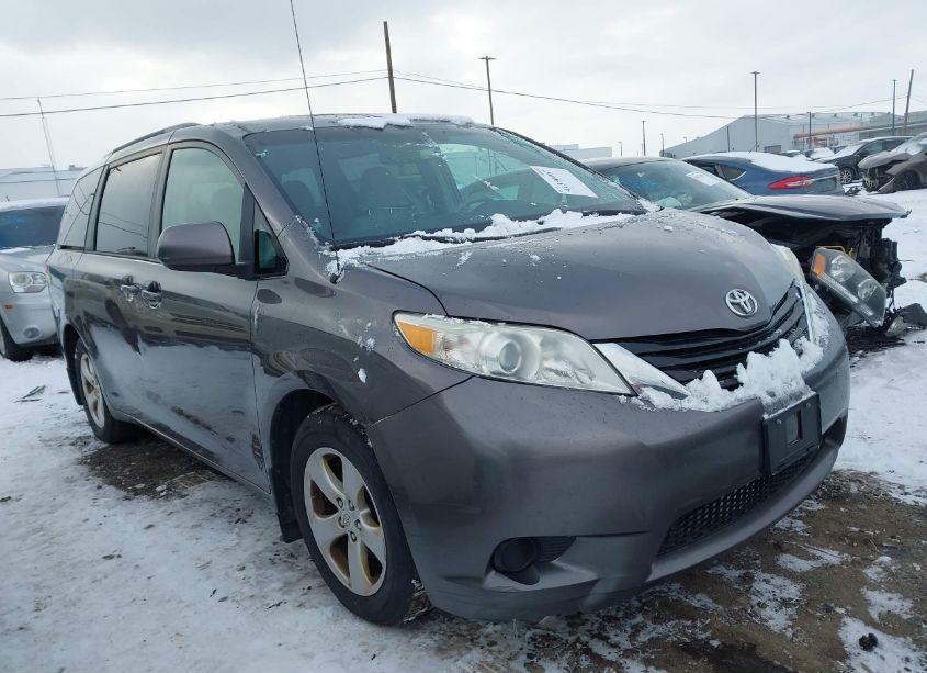 2012 Toyota Sienna LE V6 8 PASSENGER (VIN 5TDKK3DC1CS267139) main photo