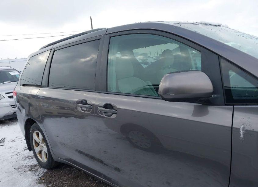 Photo 13 of 2012 Toyota Sienna LE V6 8 PASSENGER (VIN 5TDKK3DC1CS267139)