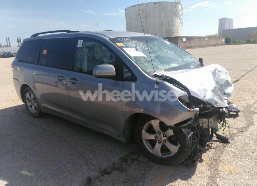 2013 Toyota Sienna LE V6 8 PASSENGER (VIN 5TDKK3DC1DS313537) main photo