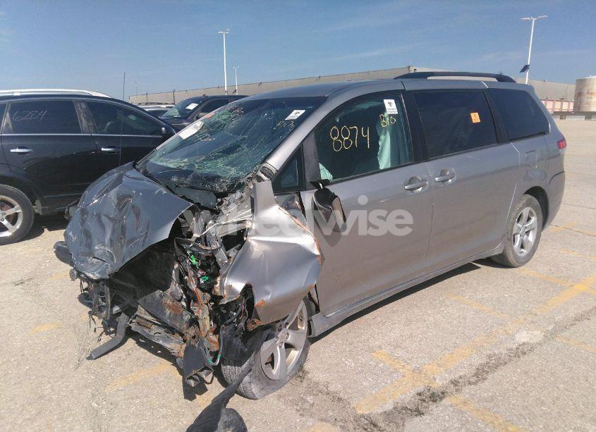 Photo 2 of 2013 Toyota Sienna LE V6 8 PASSENGER (VIN 5TDKK3DC1DS313537)