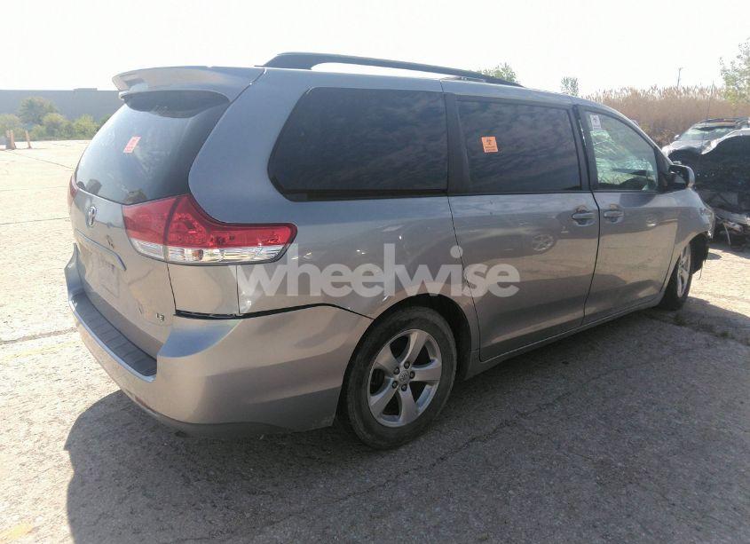 Photo 4 of 2013 Toyota Sienna LE V6 8 PASSENGER (VIN 5TDKK3DC1DS313537)