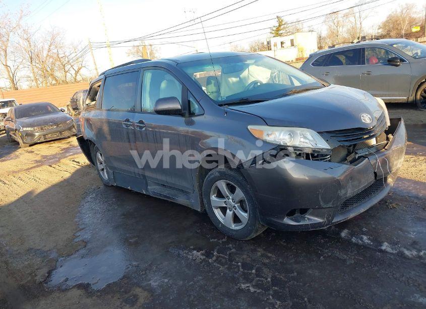 2013 Toyota Sienna LE V6 8 PASSENGER (VIN 5TDKK3DC1DS322691) main photo