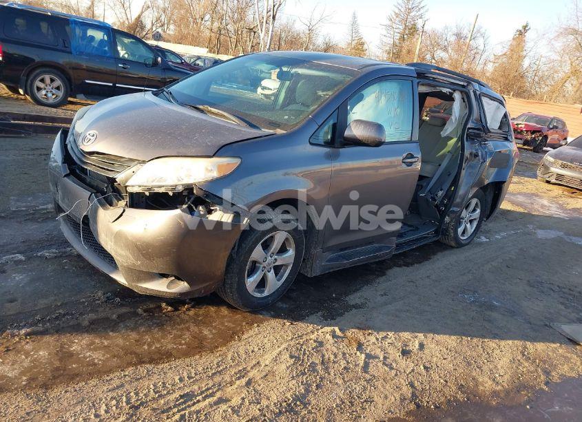 Photo 2 of 2013 Toyota Sienna LE V6 8 PASSENGER (VIN 5TDKK3DC1DS322691)