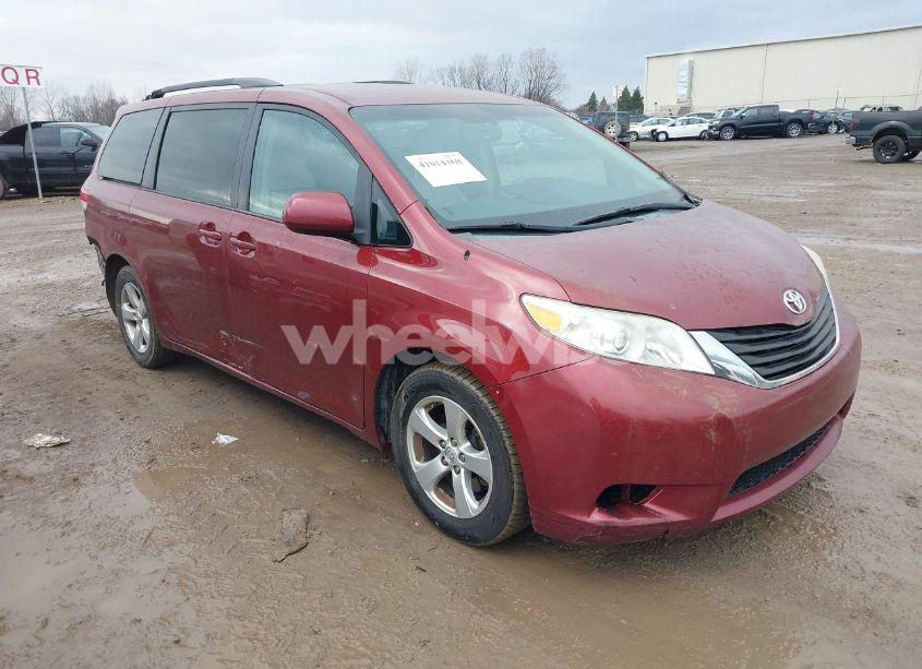 2013 Toyota Sienna LE V6 8 PASSENGER (VIN 5TDKK3DC1DS389954) main photo