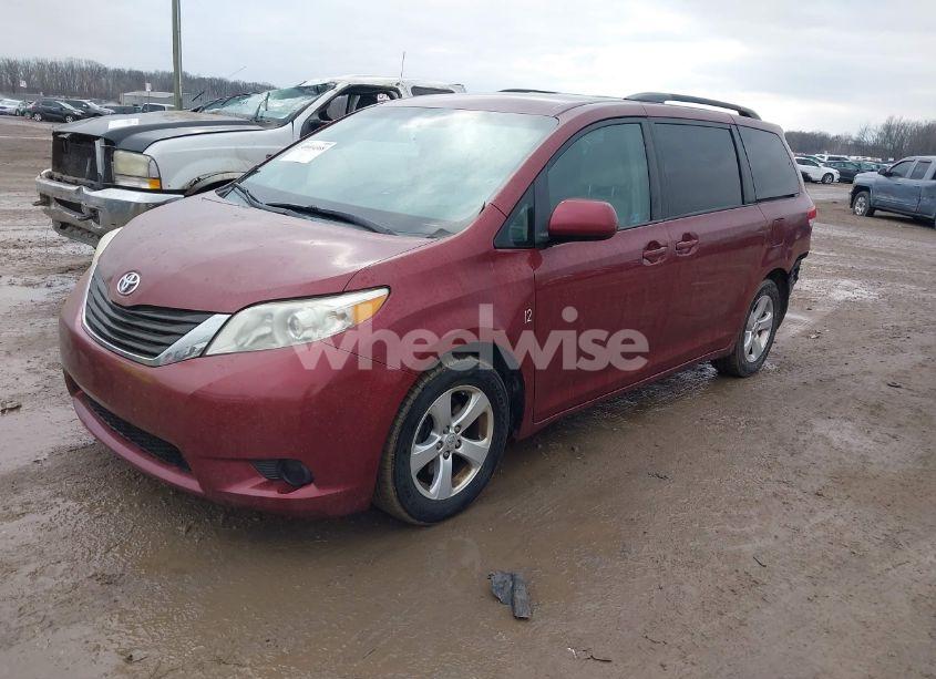 Photo 2 of 2013 Toyota Sienna LE V6 8 PASSENGER (VIN 5TDKK3DC1DS389954)