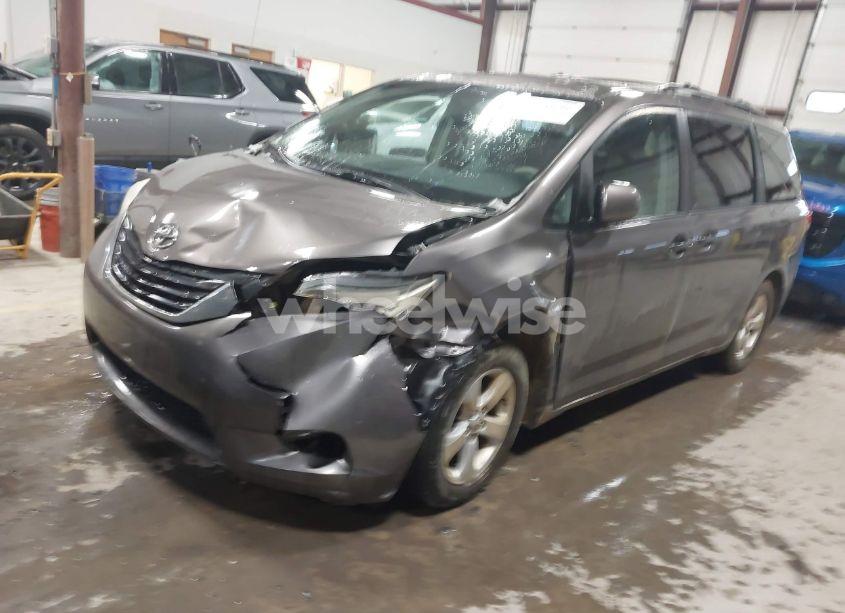 Photo 2 of 2014 Toyota Sienna LE V6 8 PASSENGER (VIN 5TDKK3DC1ES412327)