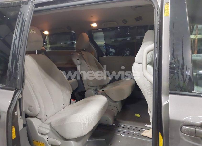 Photo 8 of 2014 Toyota Sienna LE V6 8 PASSENGER (VIN 5TDKK3DC1ES412327)