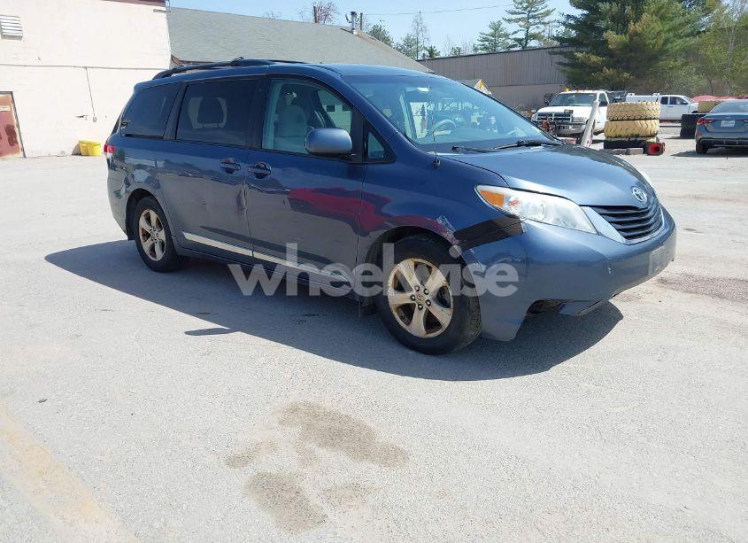 2014 Toyota Sienna LE V6 8 PASSENGER (VIN 5TDKK3DC1ES436031) main photo